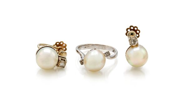 Parure anello e coppia di orecchini in oro, perle e brillanti