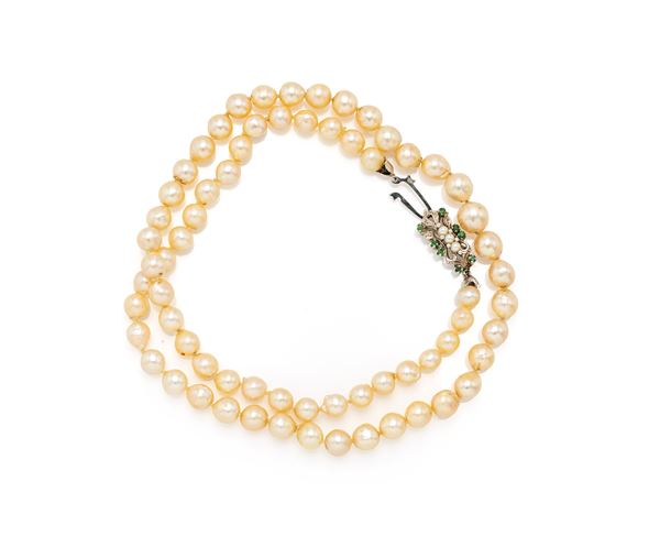 Collana di perle ad un filo con chiusura in oro