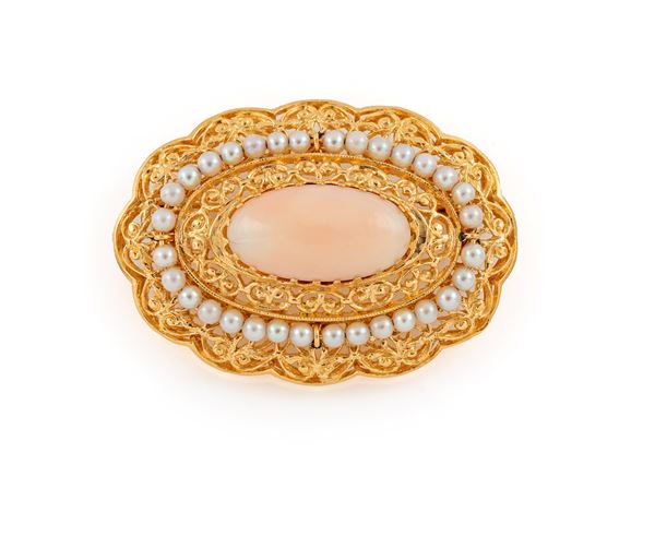 Spilla in oro, corallo rosa e microperle