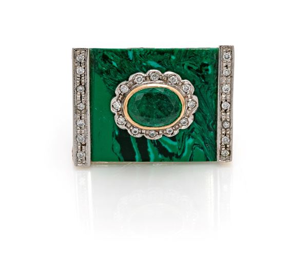 Anello in oro, argento, malachite, smeraldo, diamanti