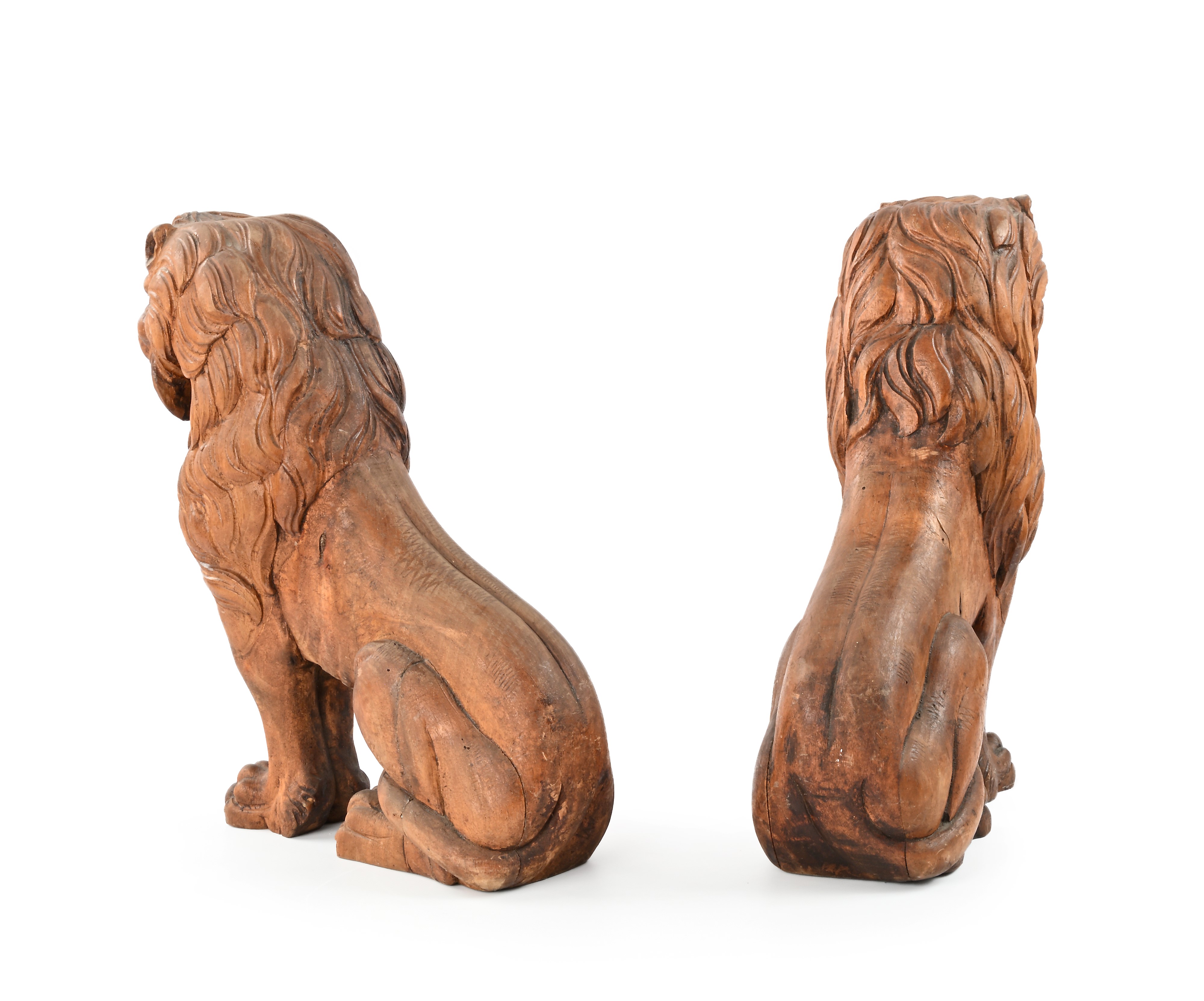 Coppia di leoni seduti, scultura in legno