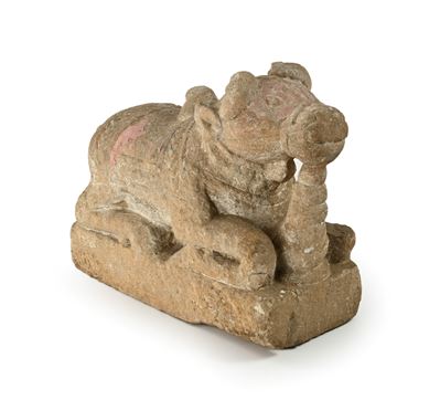 Scultura orientale zoomorfa, in pietra, raffigurante figura accucciata