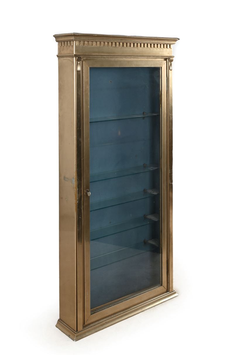 Vetrina in ottone, struttura con cornice e anta frontale