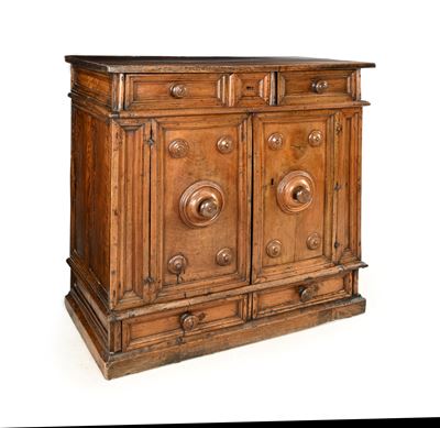 Italia settentrionale, Credenza in noce, XVII secolo