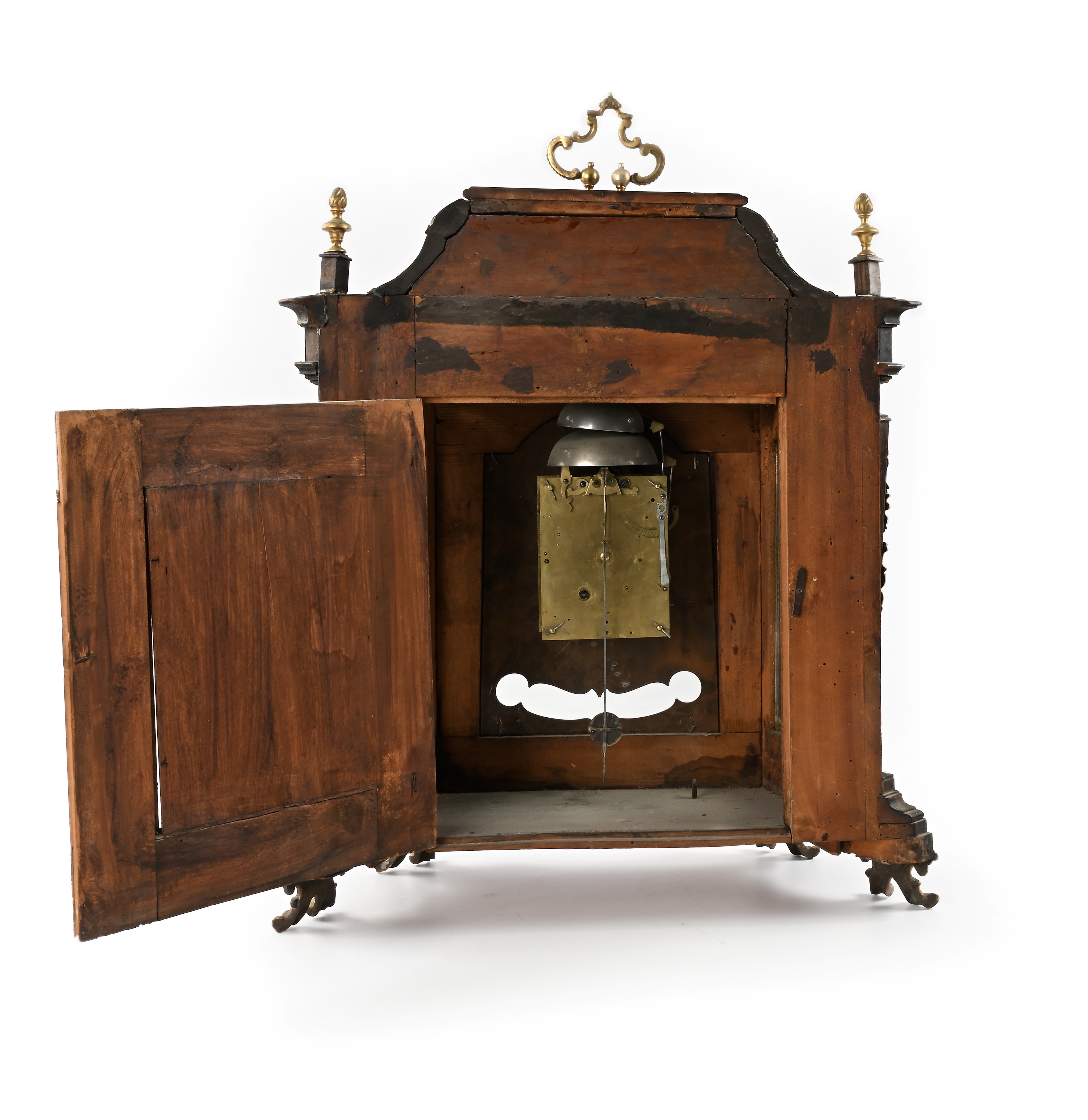 Pendola in palissandro con finiture in bronzo dorato, cassa a edicola, Roma, prima metà del XVIII...