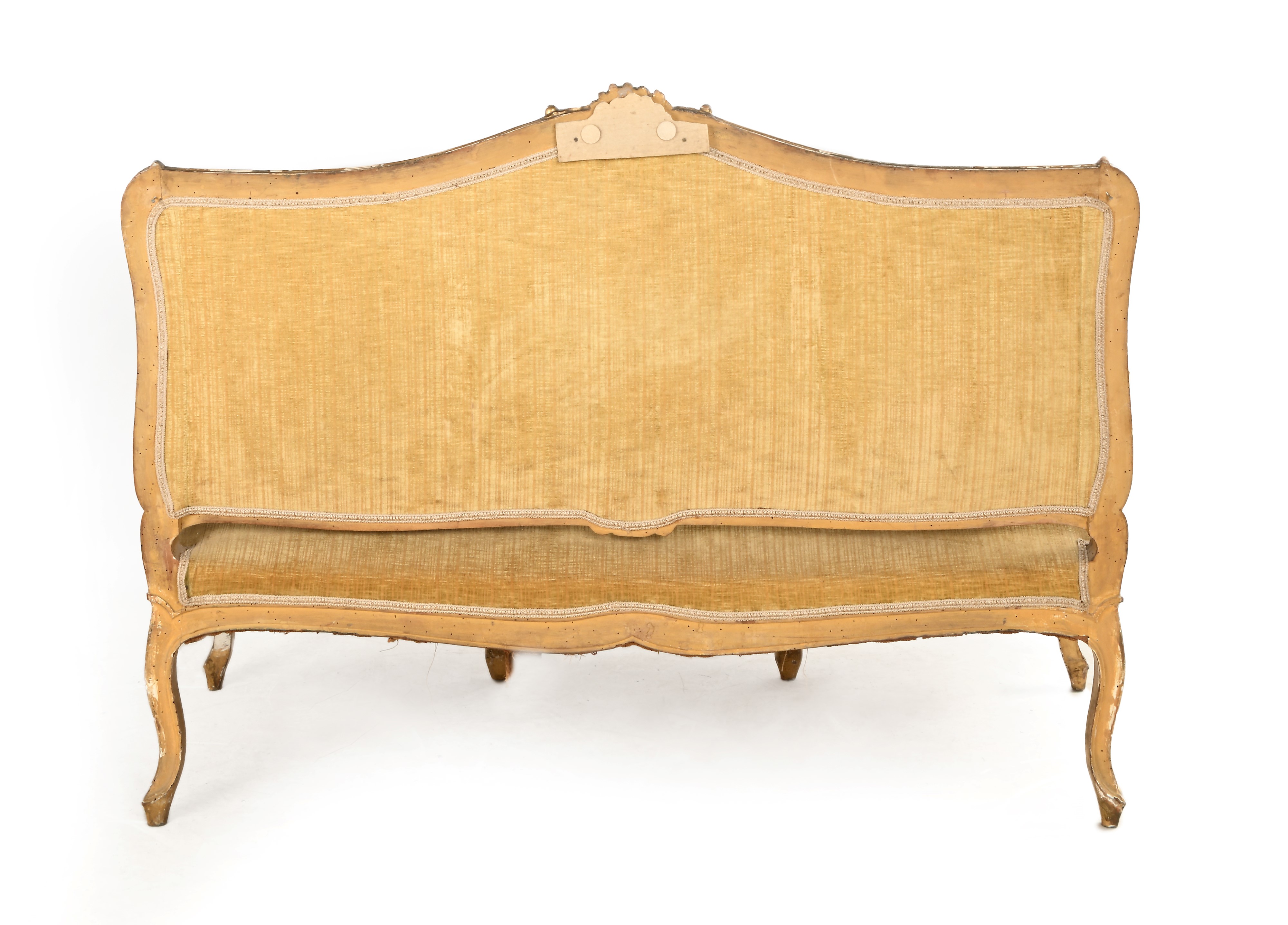 Salotto in legno dorato di gusto settecentesco, composto da divano, due poltrone e sedia, inizi X...