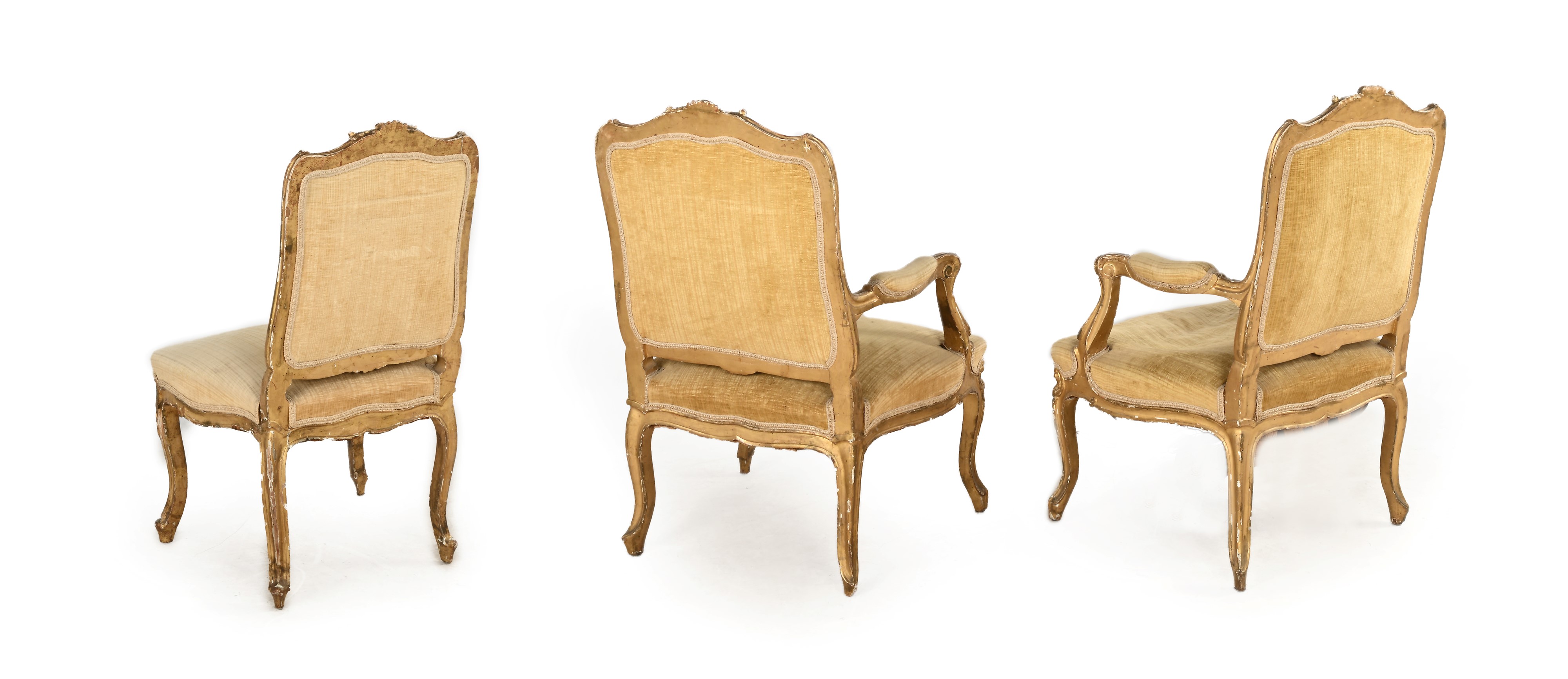 Salotto in legno dorato di gusto settecentesco, composto da divano, due poltrone e sedia, inizi X...