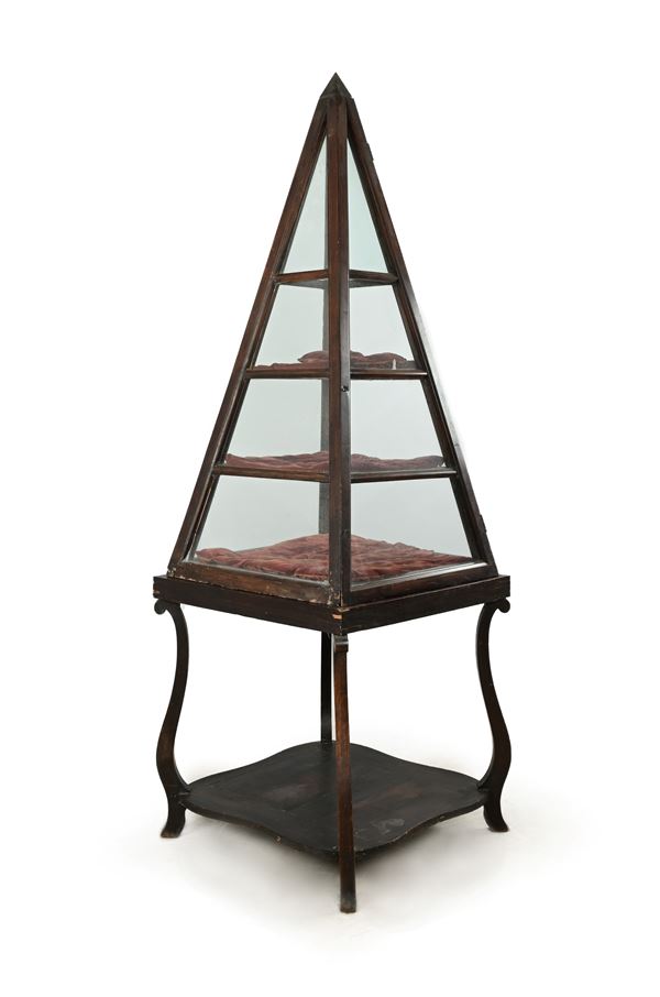 Grande vetrina piramidale in legno, XIX secolo
