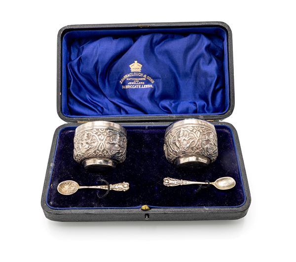 Coppia di piccole saliere in argento