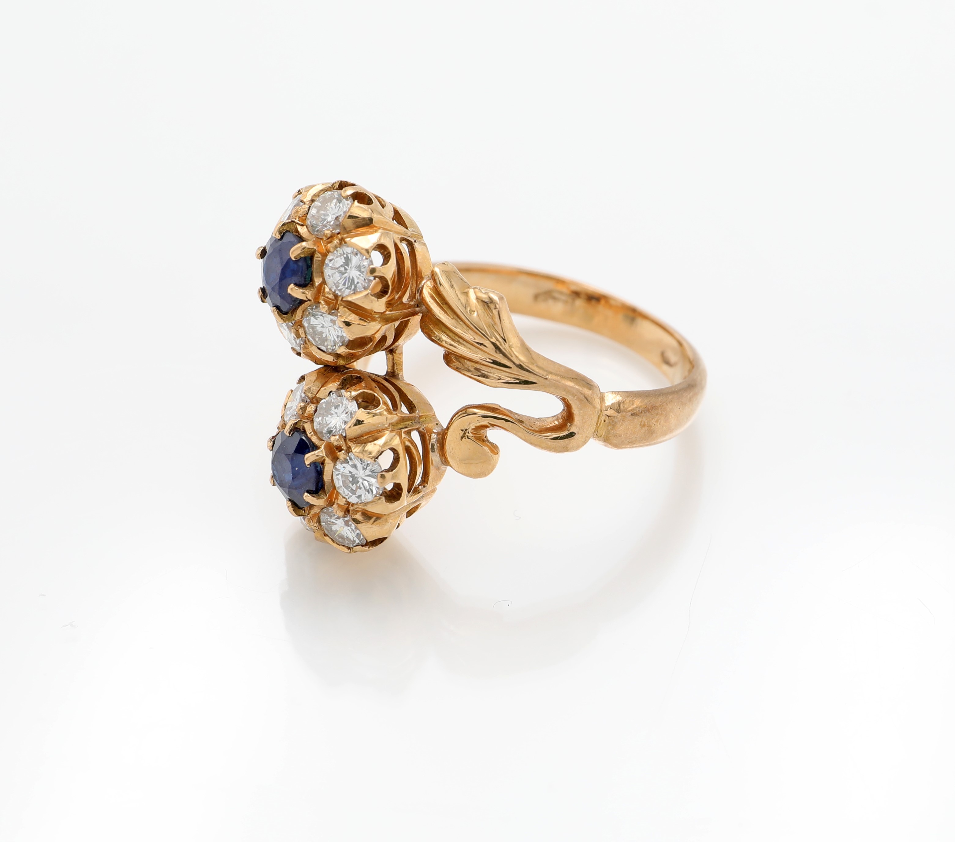 Anello in oro giallo 750/000 con diamanti e zaffiri