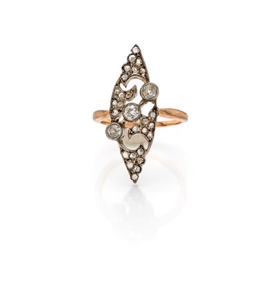 Anello Art Nouveau a marquise in oro giallo 750/000 e platino, diamanti