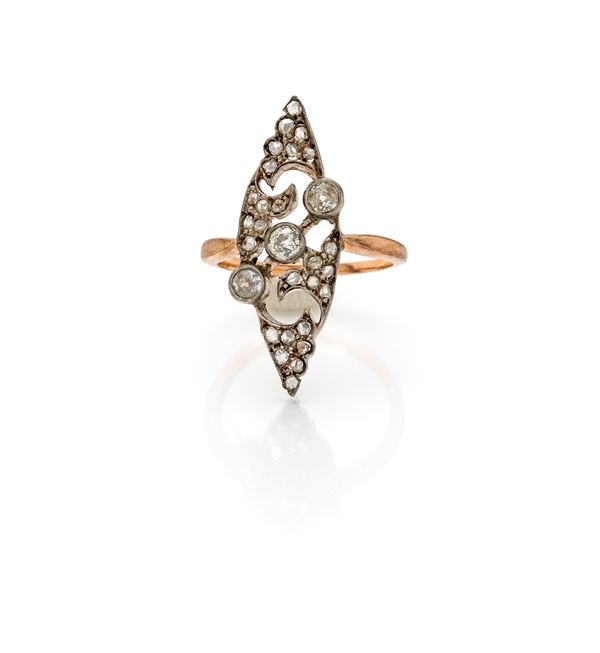 Anello a marquise in oro, platino e diamanti
