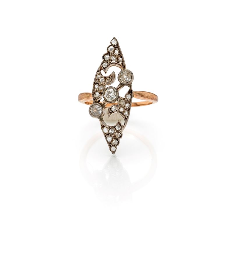 Anello Art Nouveau a marquise in oro giallo 750/000 e platino, diamanti