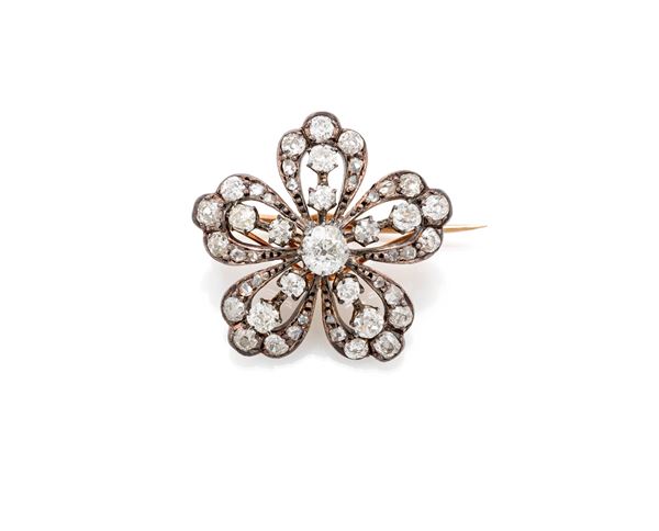 Spilla antica a fiore in oro, argento e diamanti  - Auction Everyday Jewels - Under 3K - Casa d'Aste Arcadia