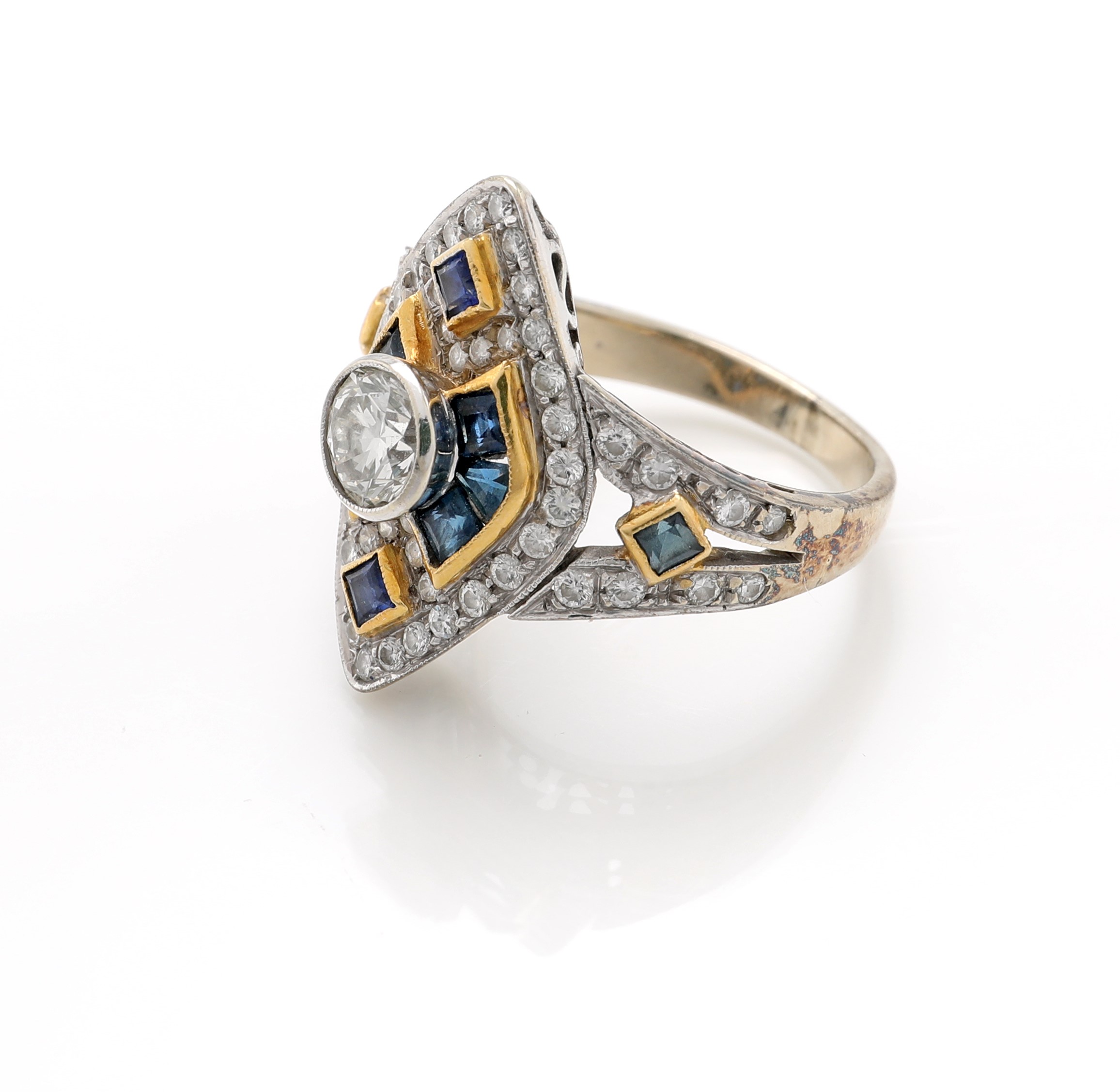 Anello a marquise in oro bianco 750/000 con zaffiri e diamanti