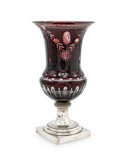 Cristallo di Boemia rosso, Vaso a cratere con piede in argento (?)