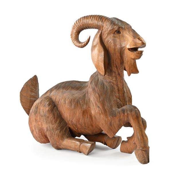 Grande scultura in legno raffigurante un ariete