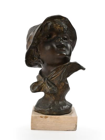 Testa di giovane scugnizzo con cappello