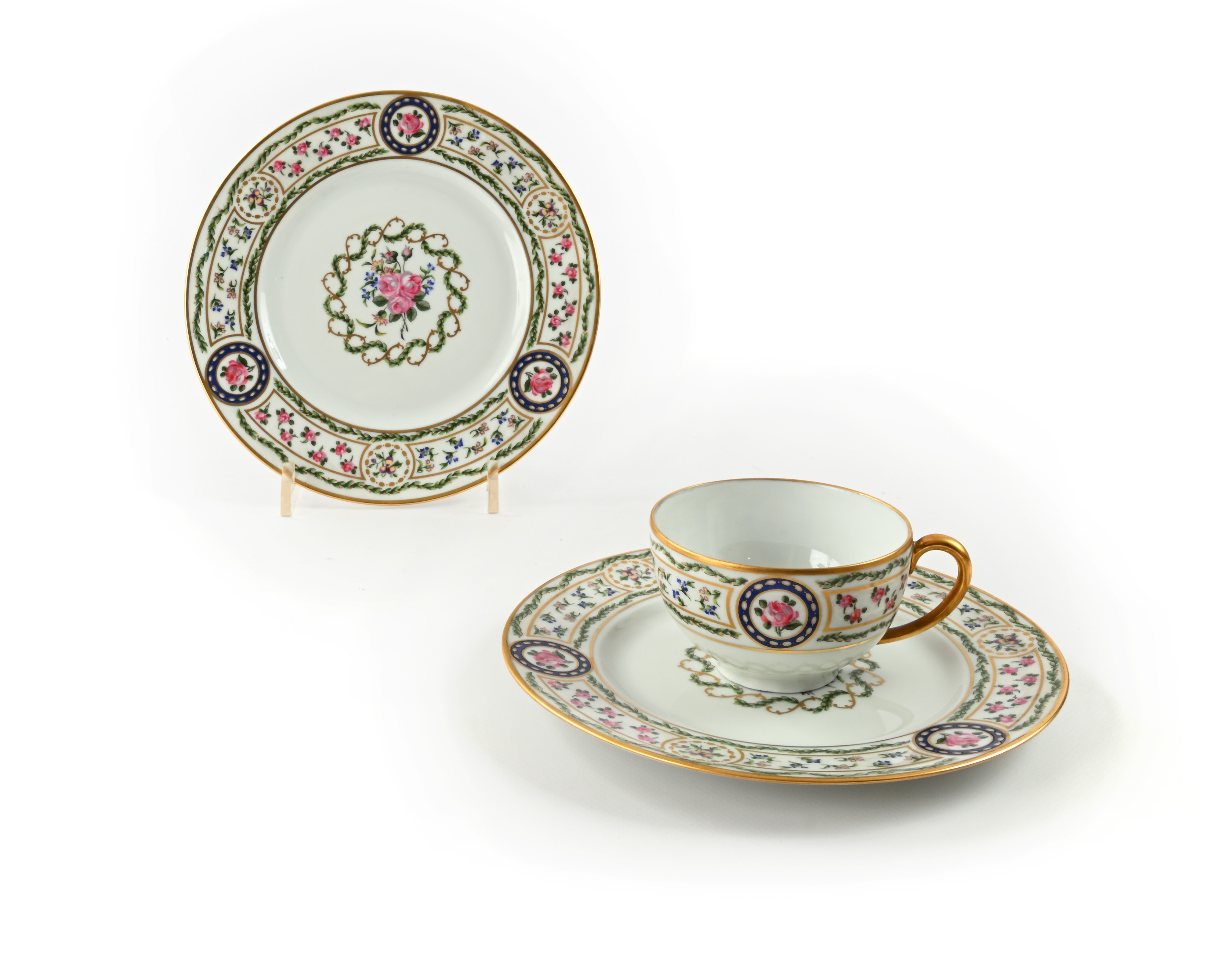Haviland (attrib.), Servizio da tè e dessert in porcellana Louveciennes con decoro neoclassico, L...