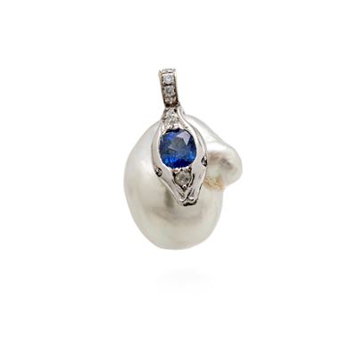 Pendente con biglierina a serpente, oro bianco 750/000, perla, diamanti e zaffiro