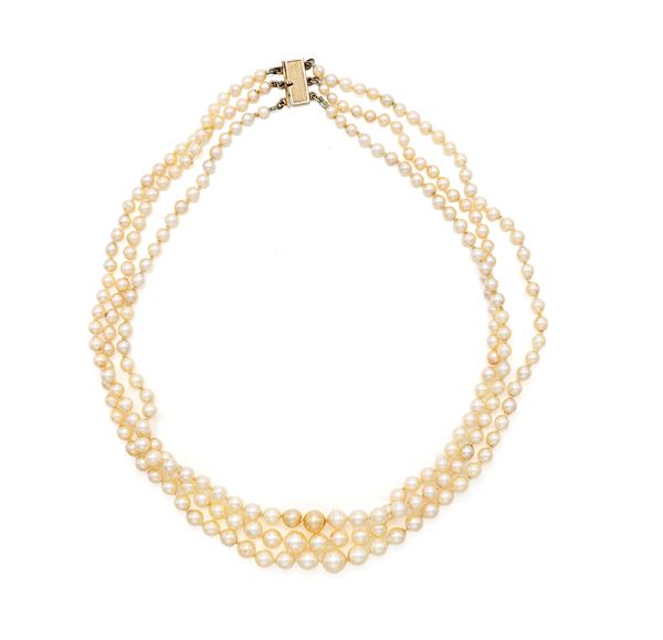 Collana antica a tre fili di perle a gradazione ed oro
