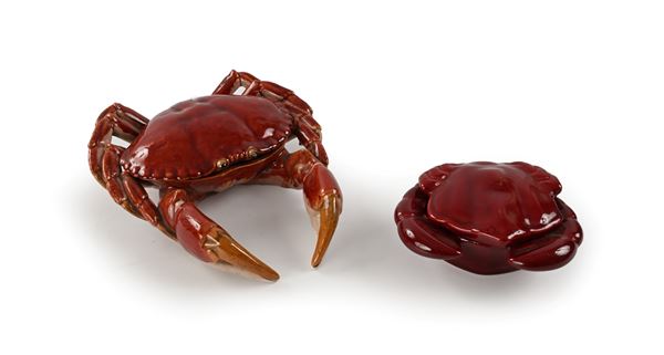 Due scatole a forma di granchio in ceramica rossa