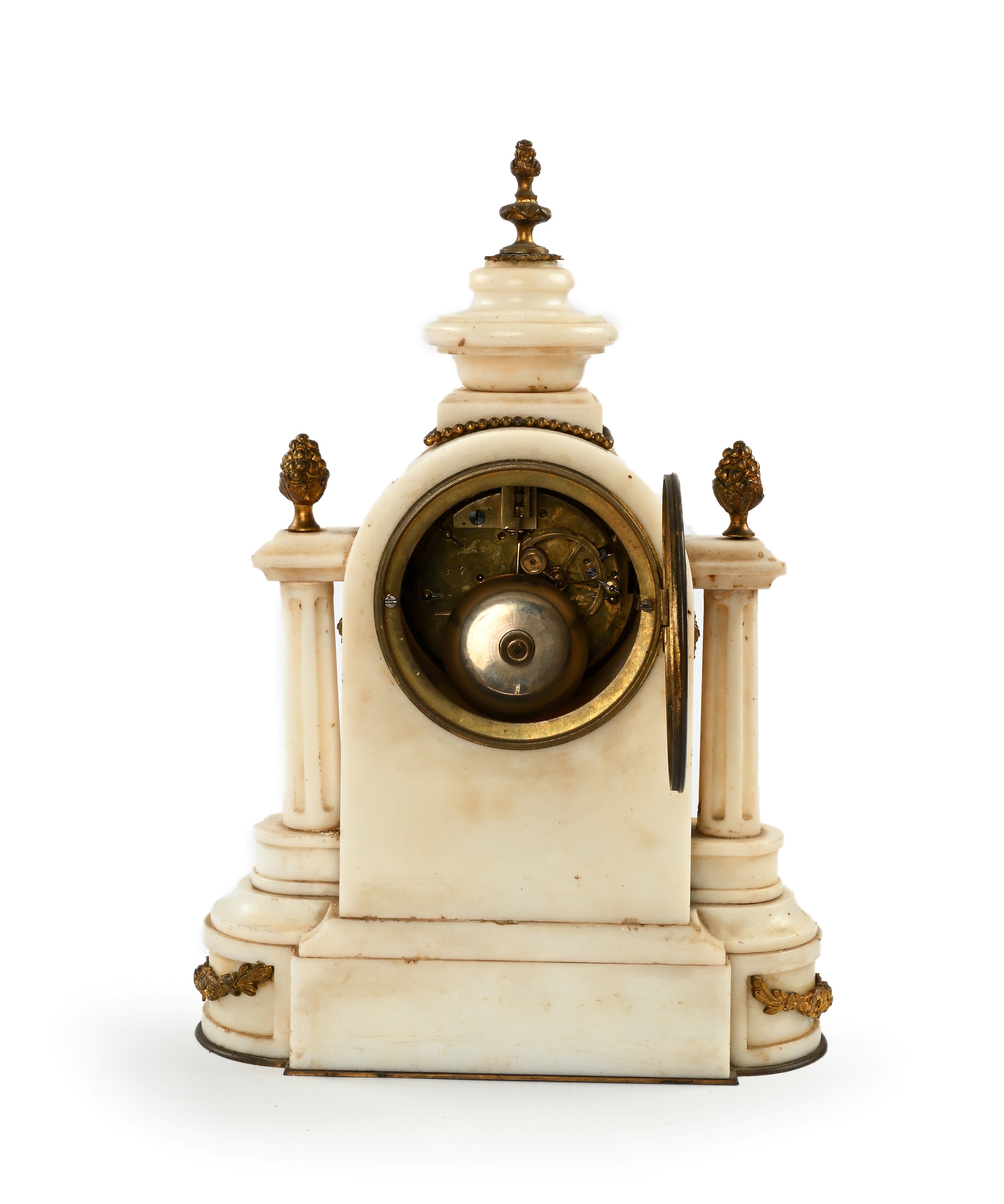 Orologio in stile neoclassico, cassa in alabastro e bronzo