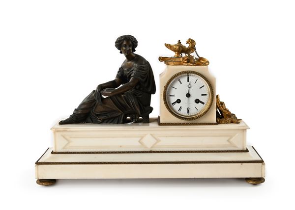 Orologio da camino in marmo bianco e bronzo, Francia, fine XIX secolo 