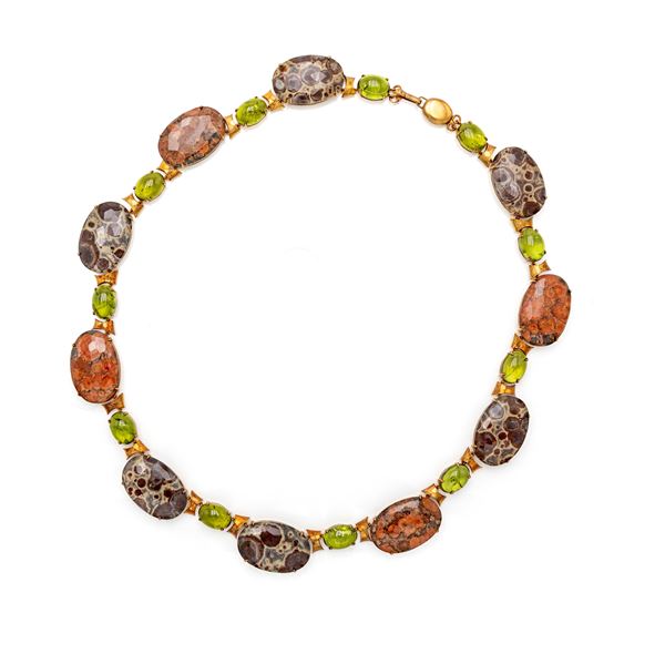 Grande collana in peridoti cabochon ed agate