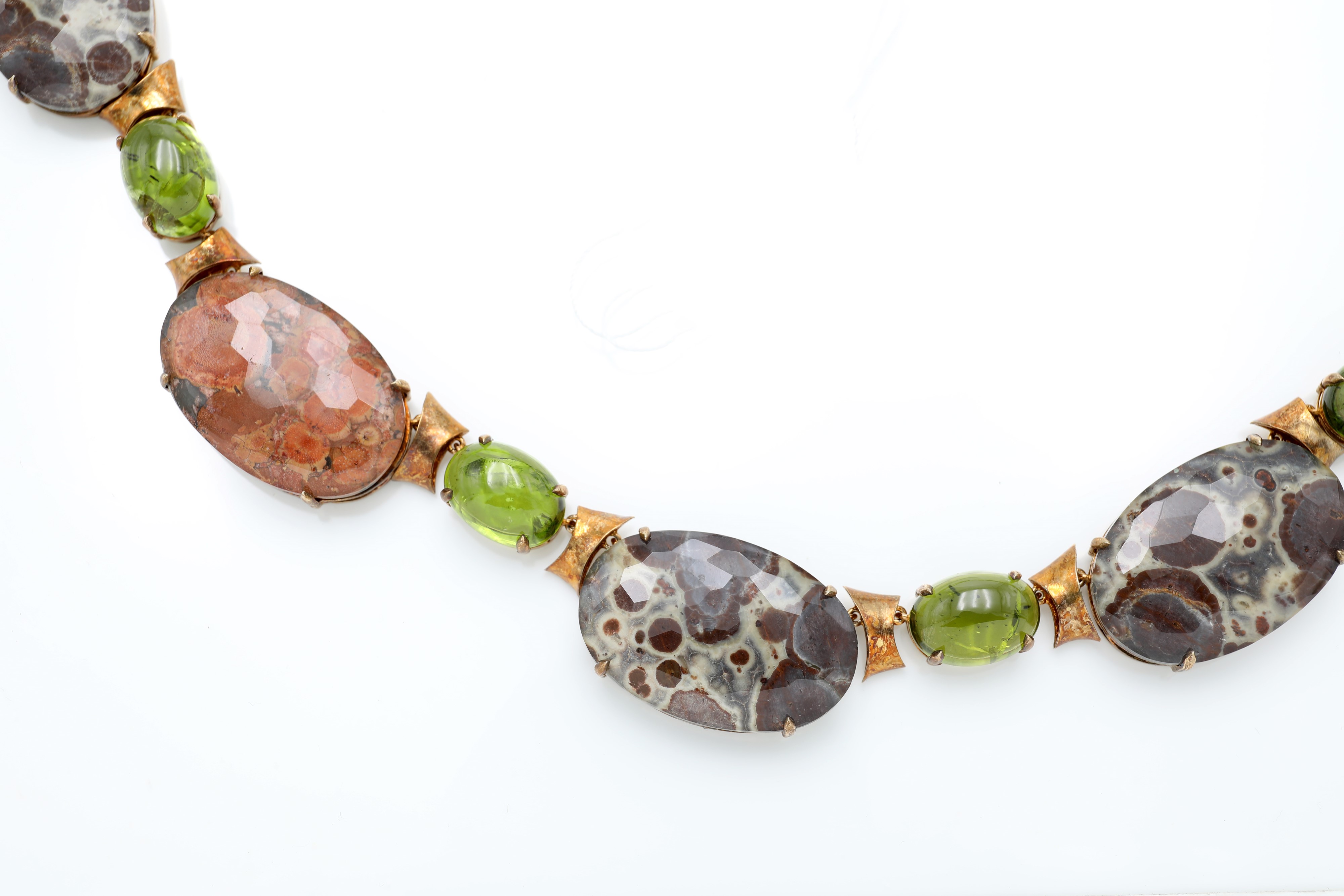 Grande collana, peridoti cabochon ed agate