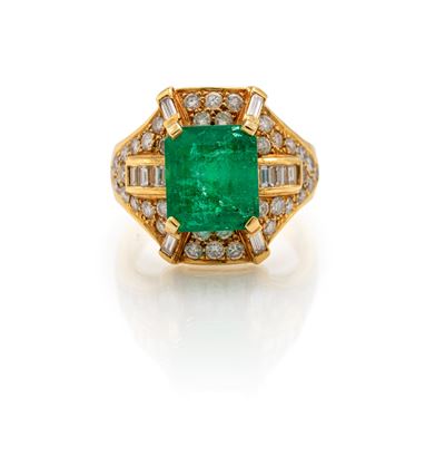 Anello in oro 750/000 con smeraldo e diamanti (taglio rotondo brillante e baguette)