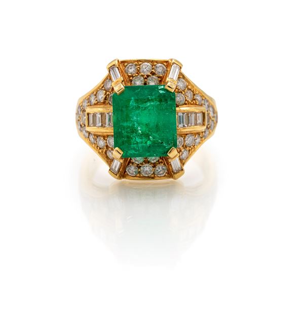 Anello in oro, smeraldo e brillanti