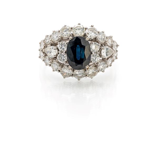 Anello in oro, zaffiro e diamanti