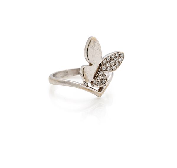 Anello a farfalla in oro e brillanti