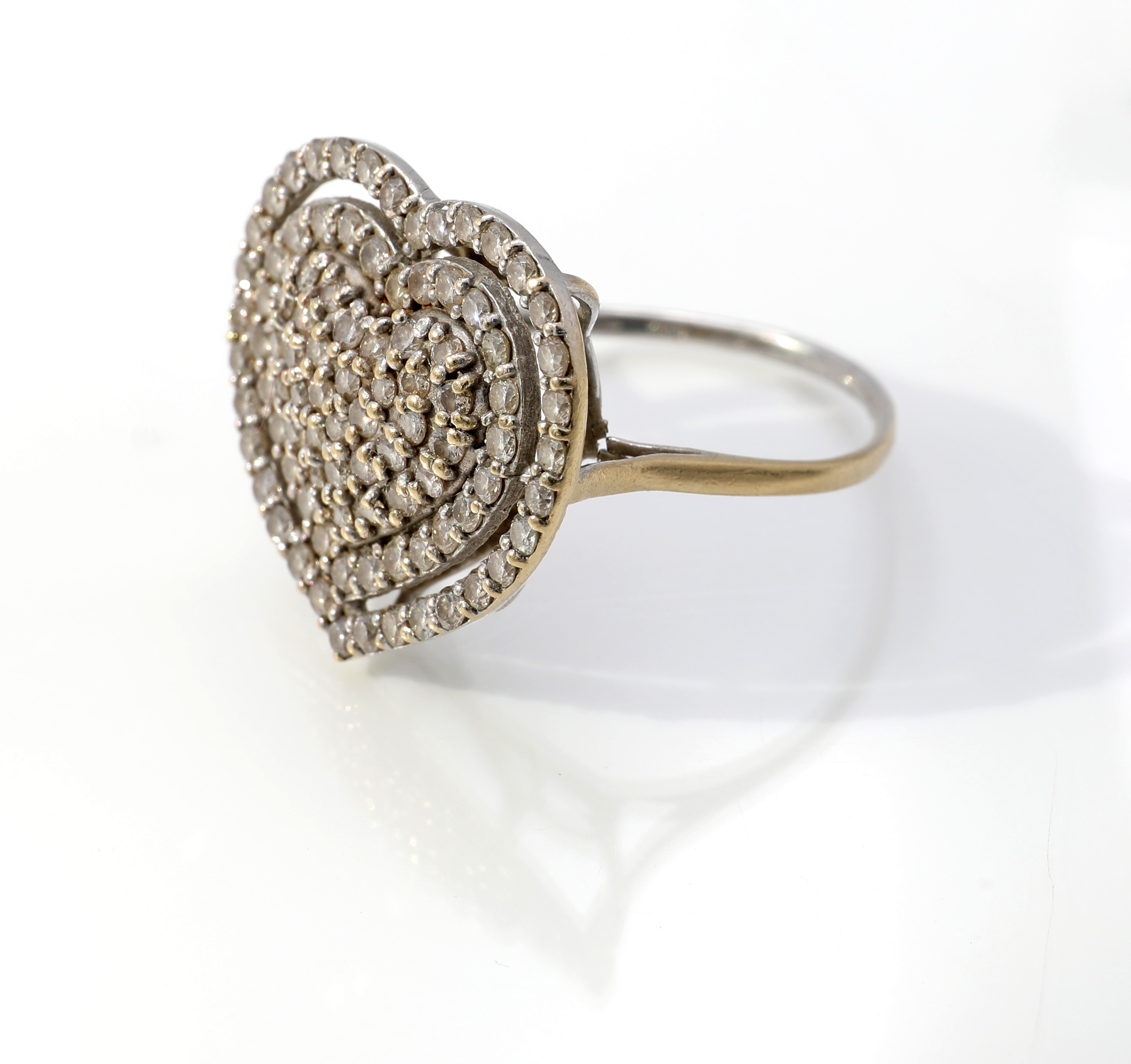 Anello in oro bianco 750/000 con diamanti rotondi brillanti
