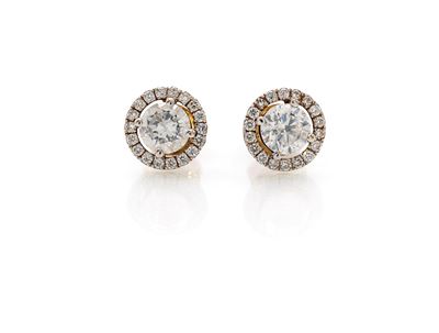 Orecchini a punto luce in oro bianco 750/000 con diamanti taglio rotondo brillante