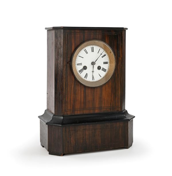 Orologio da tavolo squadrato in legno 