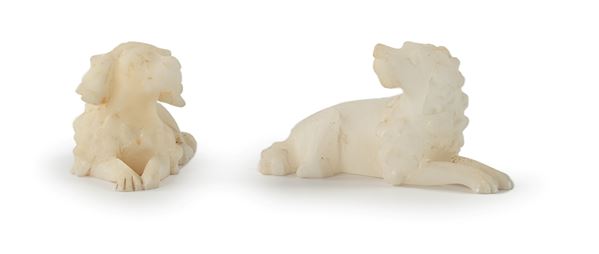 Due cani da caccia accucciati in alabastro, XX secolo  - Auction Time Auction - Antiques: Furniture, Accessories, Prints and Porcelain - Casa d'Aste Arcadia