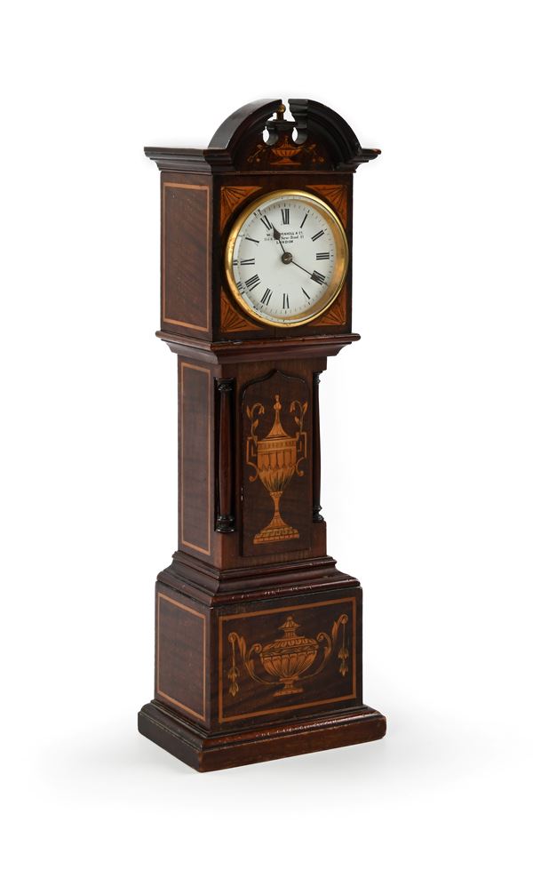 Modellino di orologio a torre in legno intarsiato, Inghilterra, fine XIX/inizio XX secolo