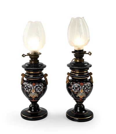 Coppia di lampade da tavolo a vaso, porcellana nera