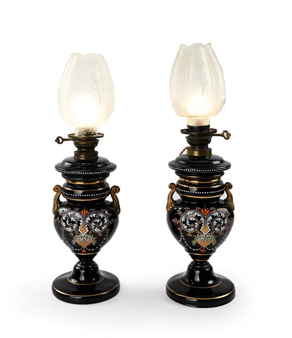 Coppia di lampade da tavolo a vaso in porcellana nera  - Asta Asta a Tempo - Antiquariato: Mobili, Arredi, Stampe e Porcellane - Casa d'Aste Arcadia