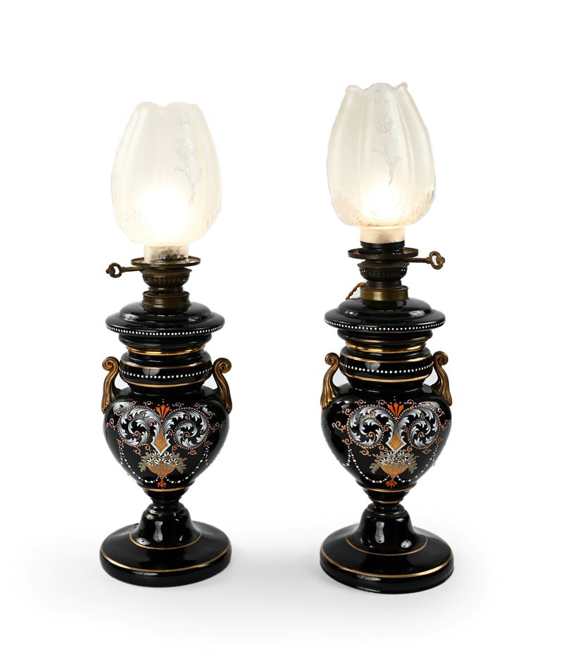 Coppia di lampade da tavolo a vaso, porcellana nera