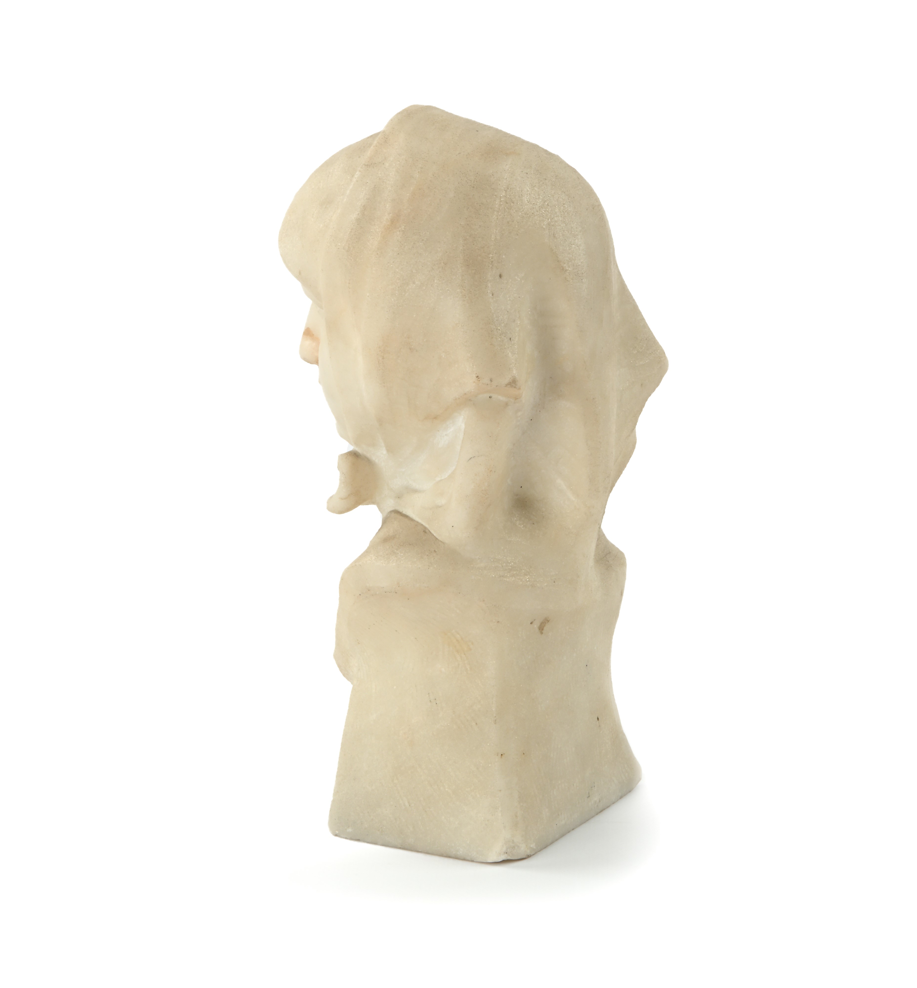 Scultore del XX Secolo - Testa di donna con fazzoletto in alabastro