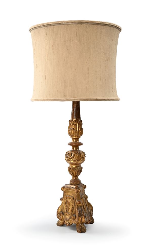 Torciera in legno dorato trasformata a lampada