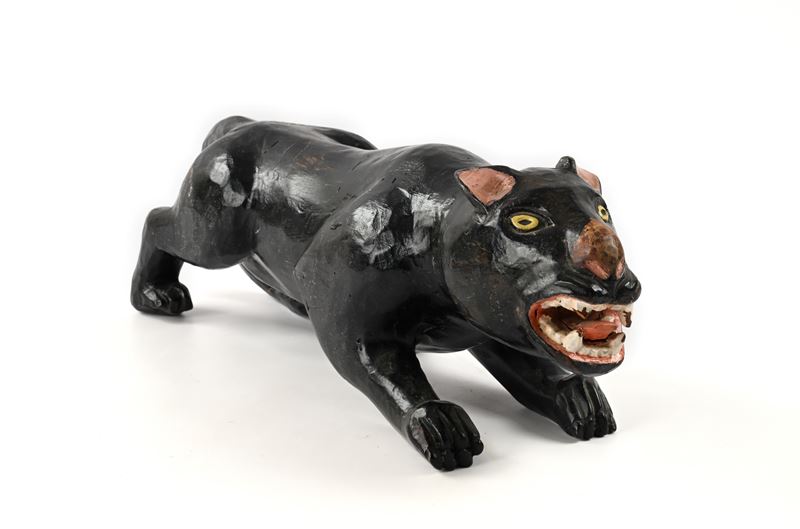 Pantera nera, scultura in legno laccato
