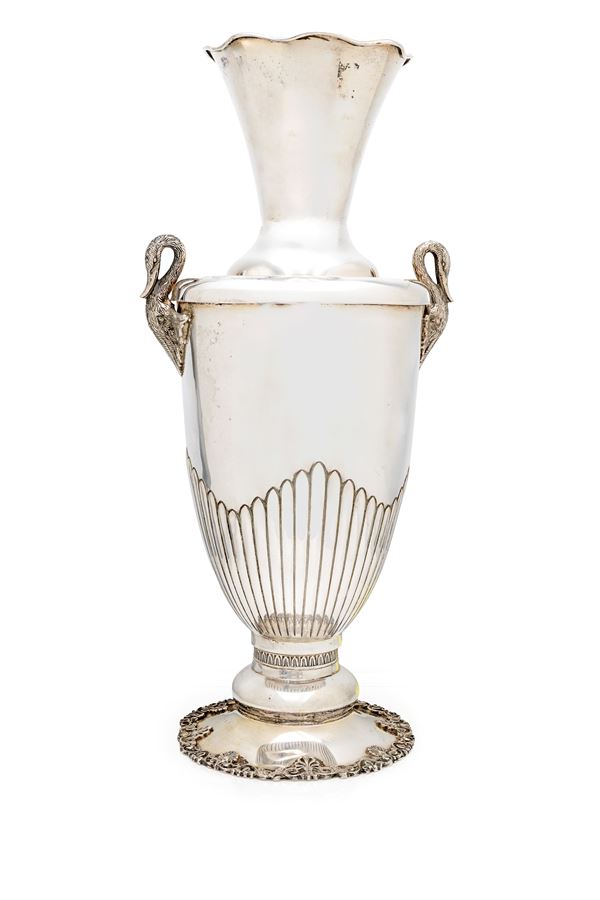 Grande vaso ad anfora in argento