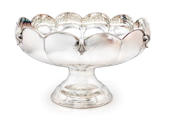 Coppa centrotavola in argento  - Auction Antique and Modern Silver | Silver Treasures: Cult and Collecting - Casa d'Aste Arcadia