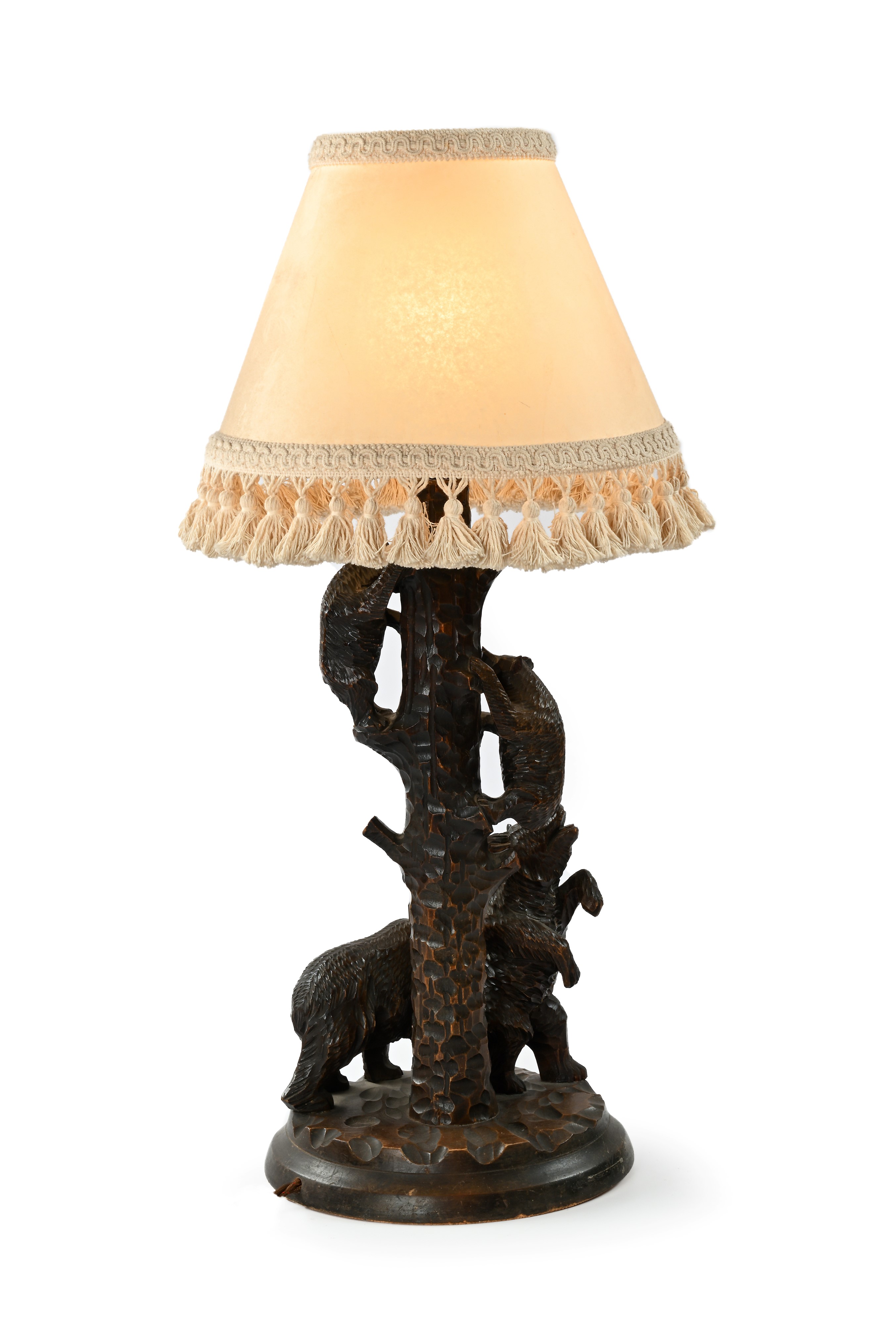 Lampada con gruppo scultoreo in legno raffigurante una famiglia di orsi, Foresta Nera,  XX secolo
