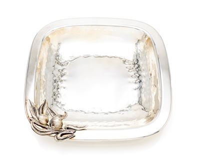Centrotavola quadrangolare in argento sterling, decorazione a foglie e olive
