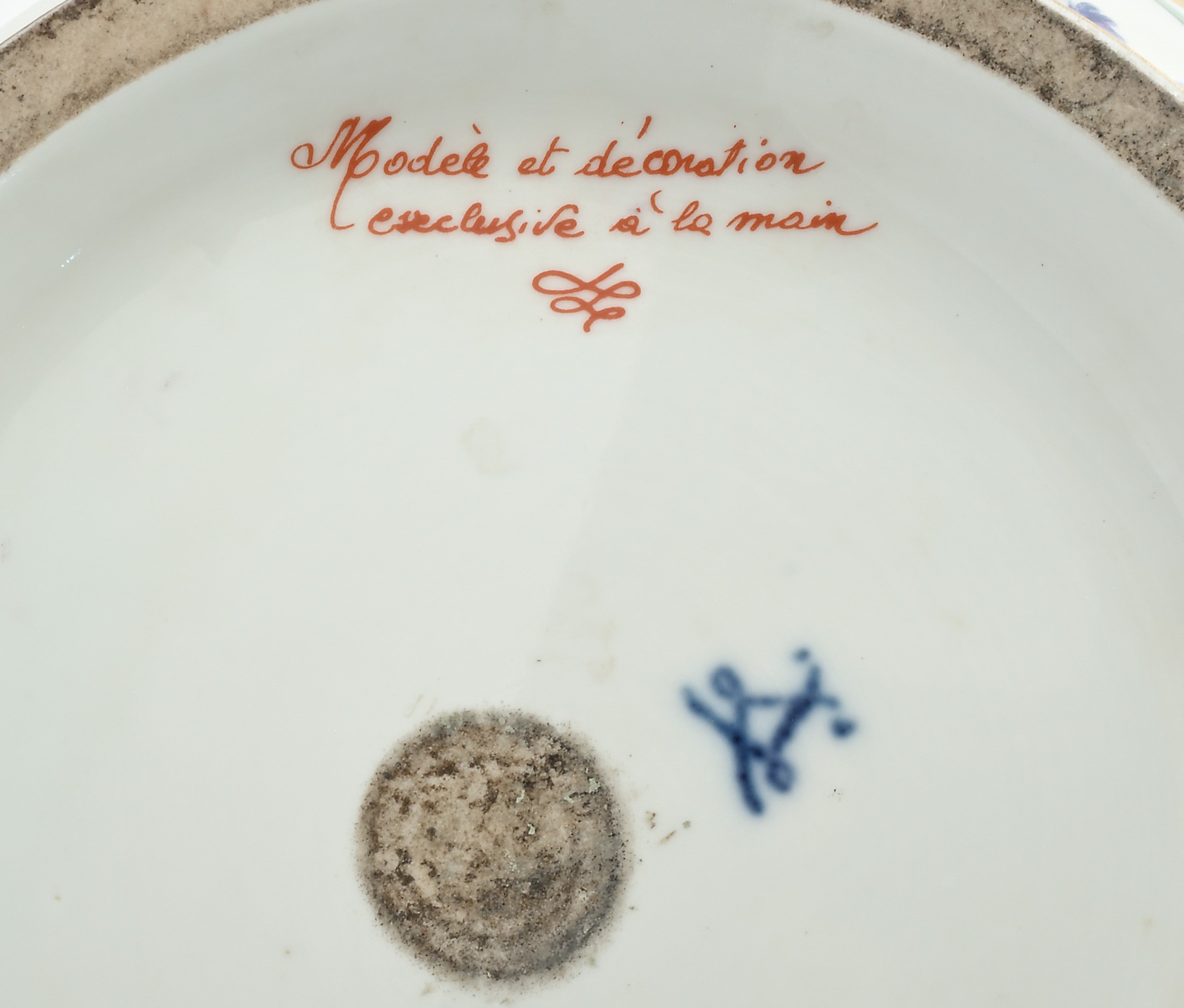 Meissen, Rinfresca bottiglia biansato in porcellana con decorazione floreale